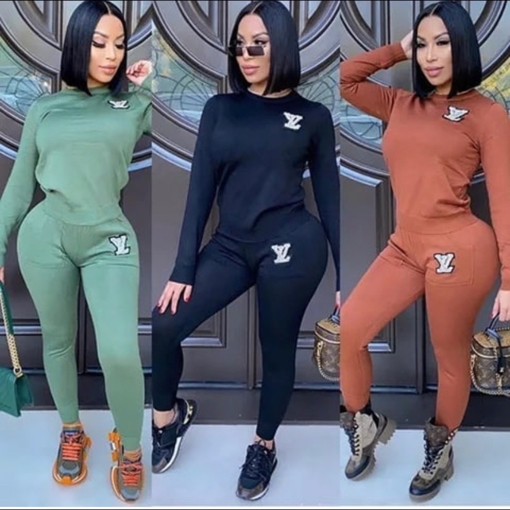 Ellev long sleeve set. Brown/orange color